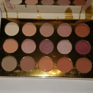 15 Pallet Eye Shadow By Ellen Tracy